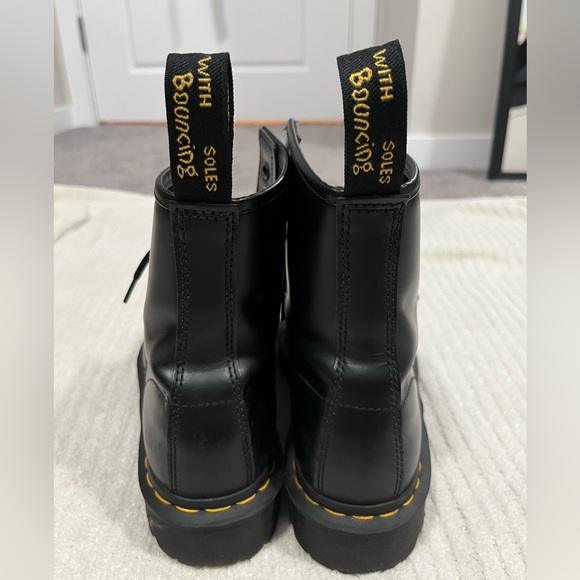 Womens 1460 Dr Martin Boots - Picture 2 of 4